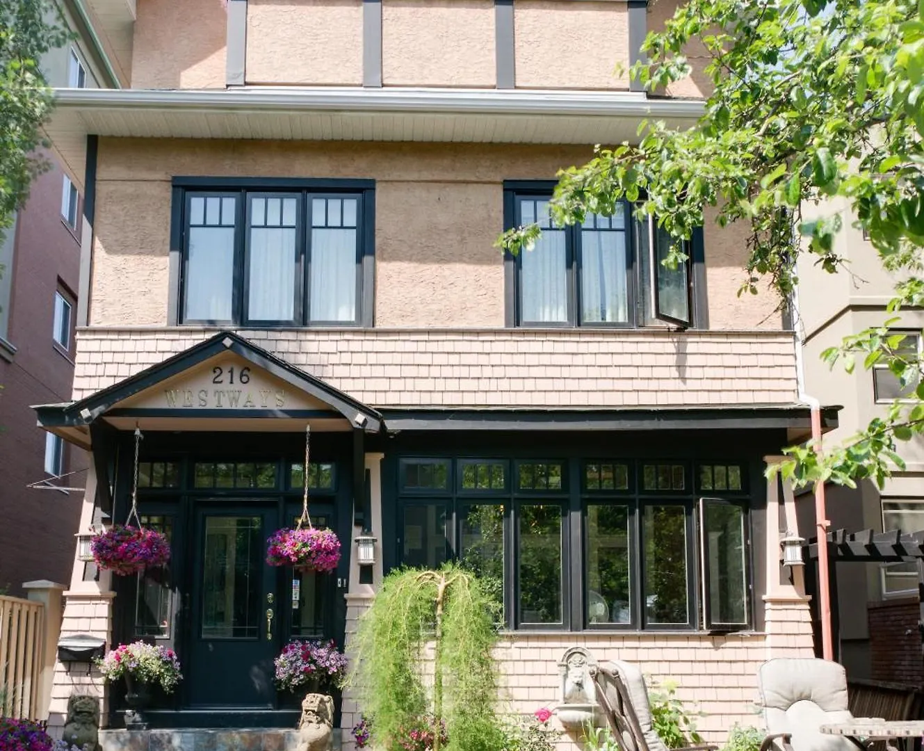 Calgary Westways Guest House
