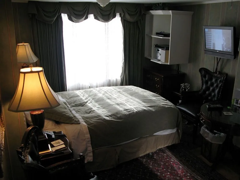 Calgary Westways Guest House 3*,