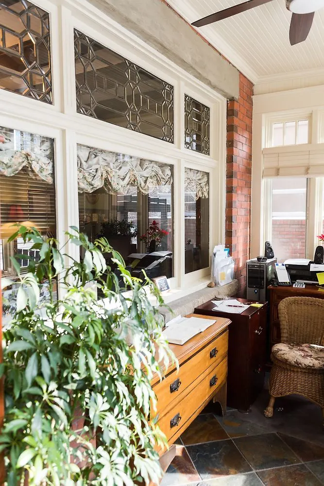 Calgary Westways Guest House